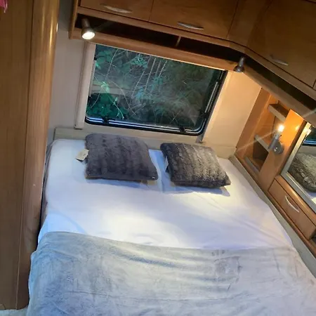Camping Przyczepa Mikiego *